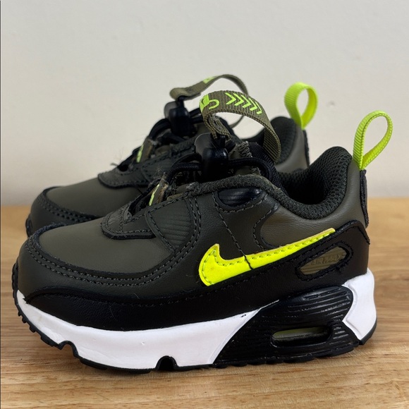 Nike Air Max 90 Leather TD 'Medium Olive Volt Green Infant Size 5 - Picture 2 of 10